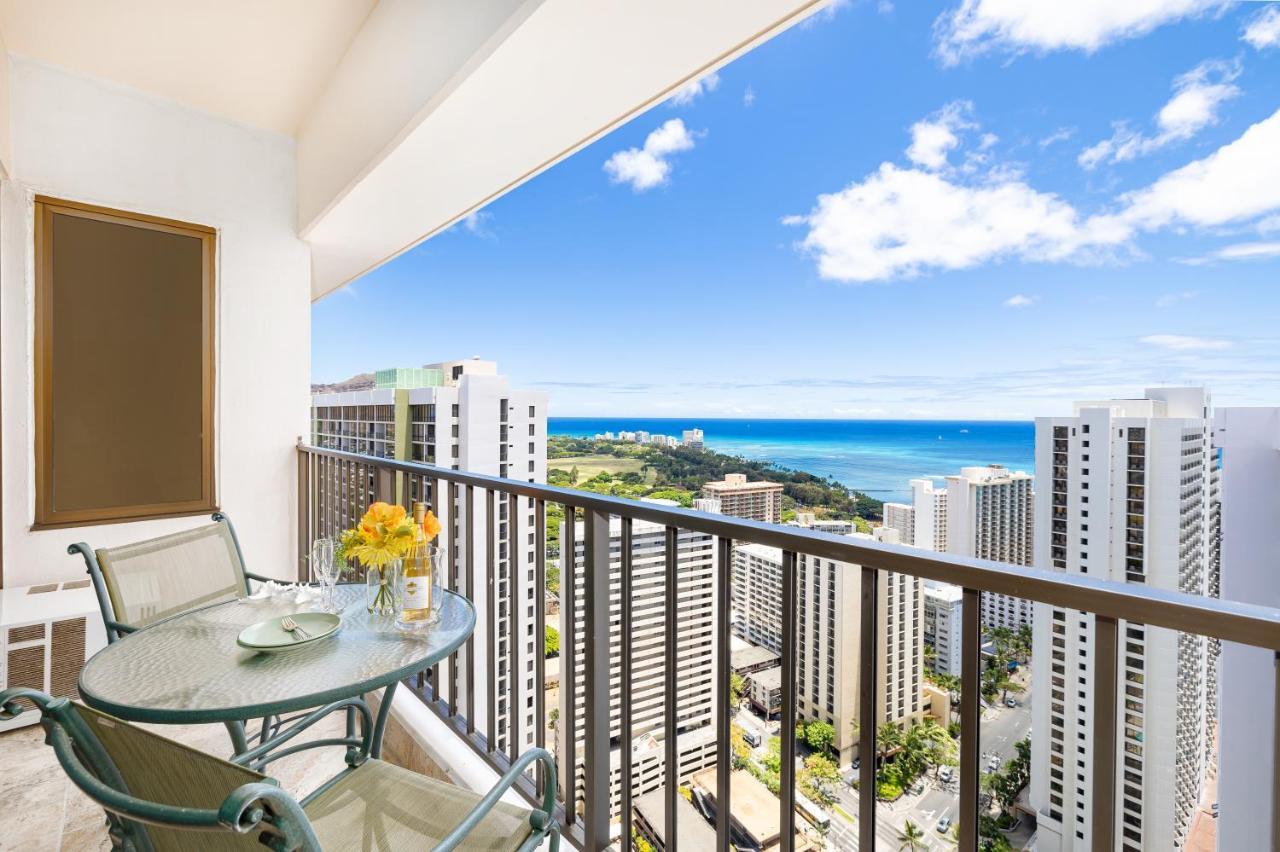 Upscale Penthouse With Ocean Views - Free Parking Lägenhet Honolulu Exteriör bild
