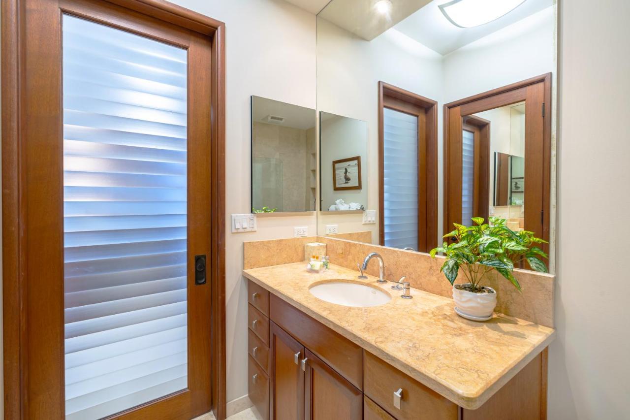 Upscale Penthouse With Ocean Views - Free Parking Lägenhet Honolulu Exteriör bild