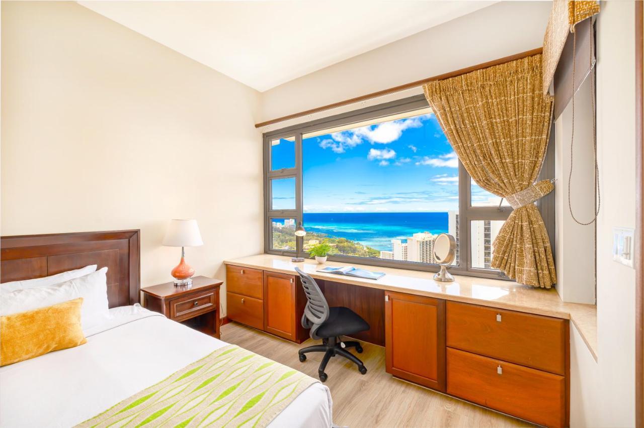 Upscale Penthouse With Ocean Views - Free Parking Lägenhet Honolulu Exteriör bild