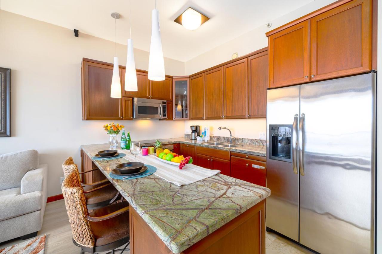 Upscale Penthouse With Ocean Views - Free Parking Lägenhet Honolulu Exteriör bild