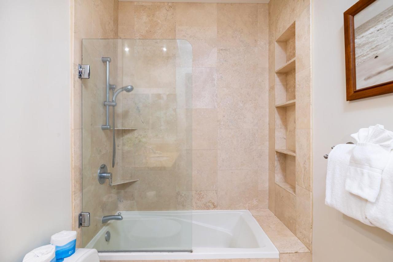 Upscale Penthouse With Ocean Views - Free Parking Lägenhet Honolulu Exteriör bild