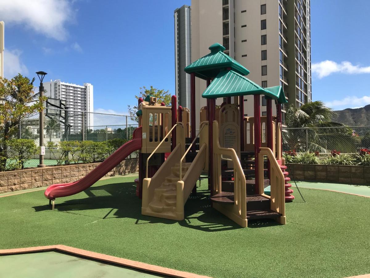 Upscale Penthouse With Ocean Views - Free Parking Lägenhet Honolulu Exteriör bild