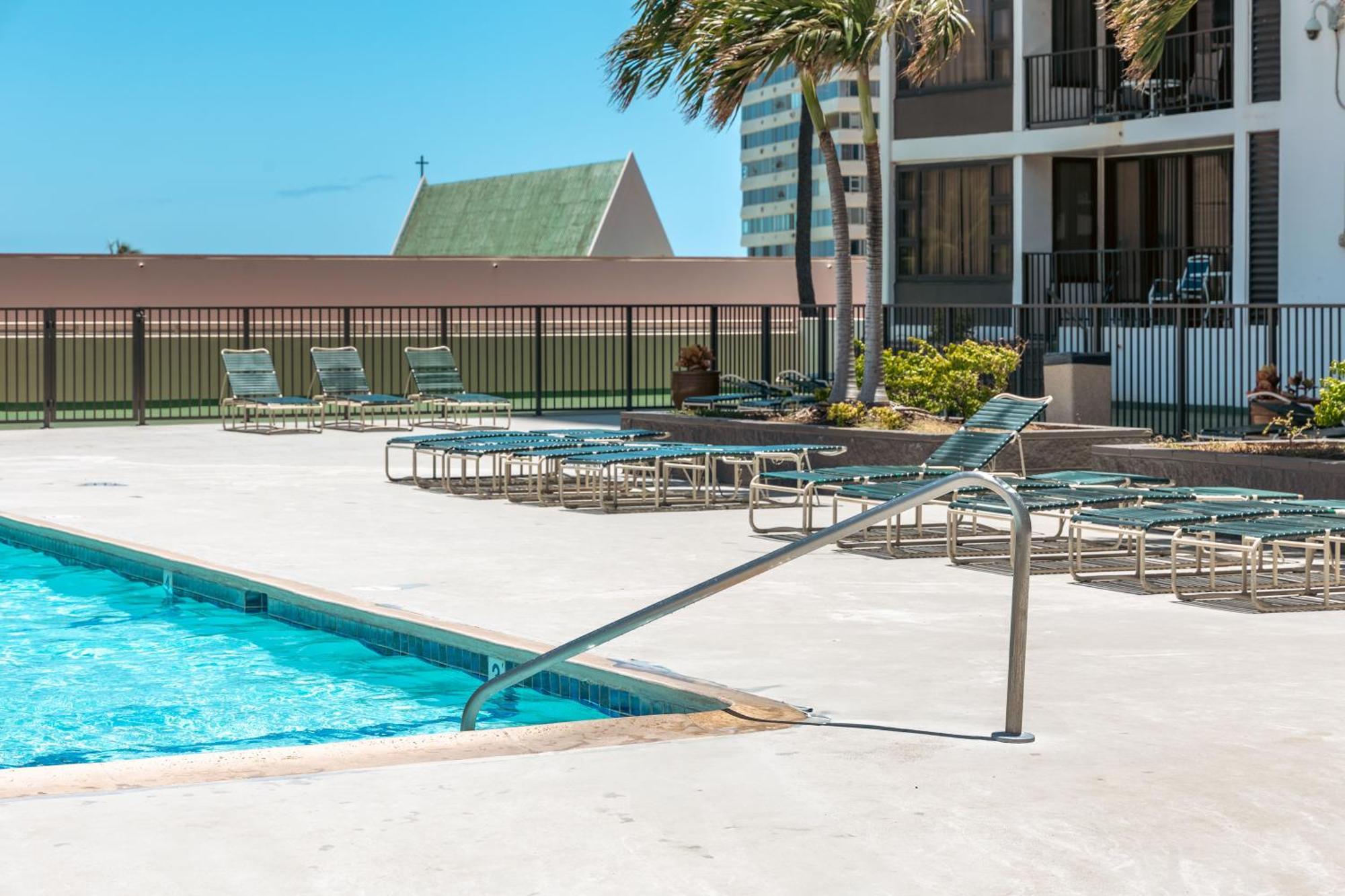 Upscale Penthouse With Ocean Views - Free Parking Lägenhet Honolulu Exteriör bild