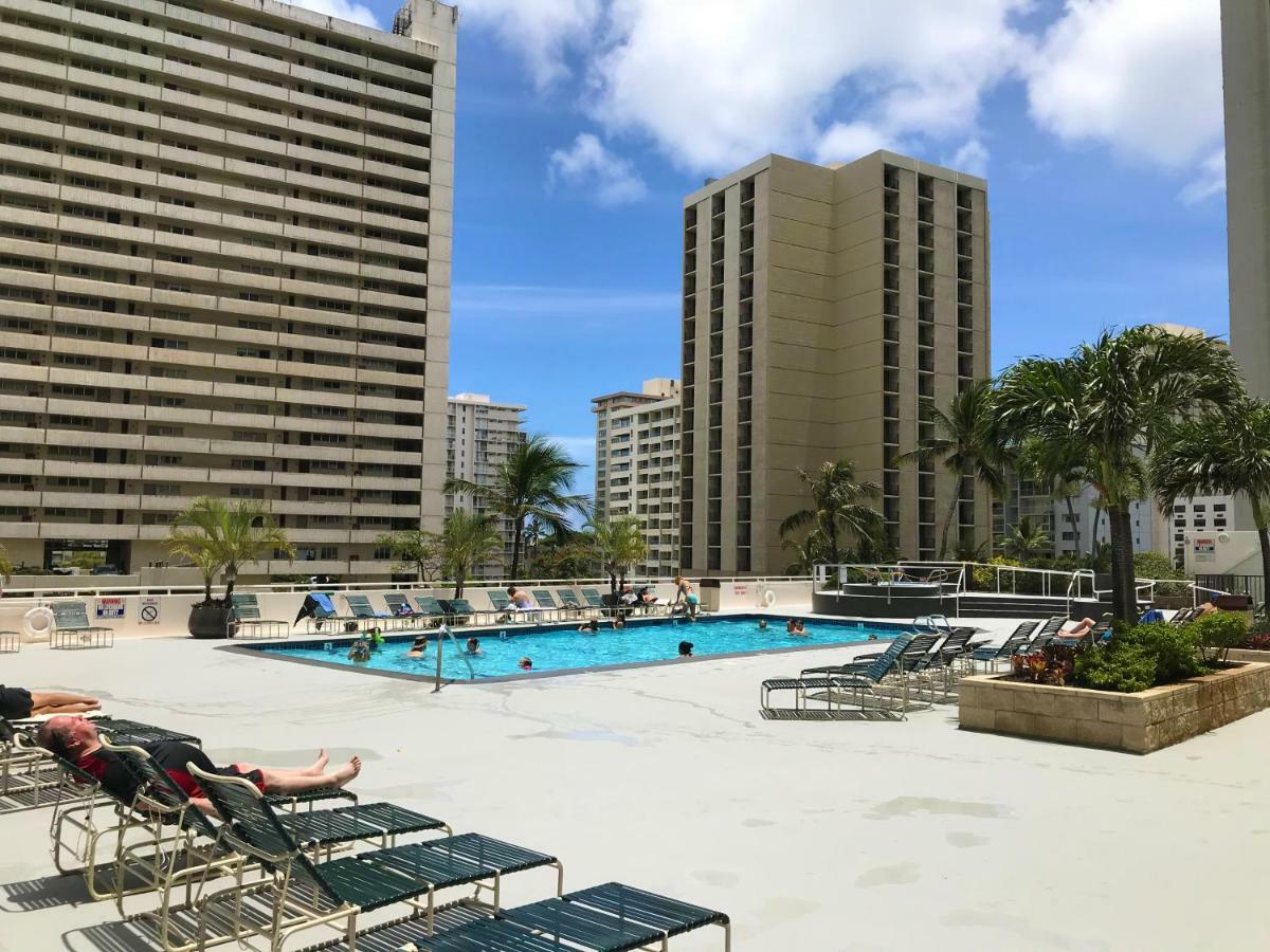 Upscale Penthouse With Ocean Views - Free Parking Lägenhet Honolulu Exteriör bild